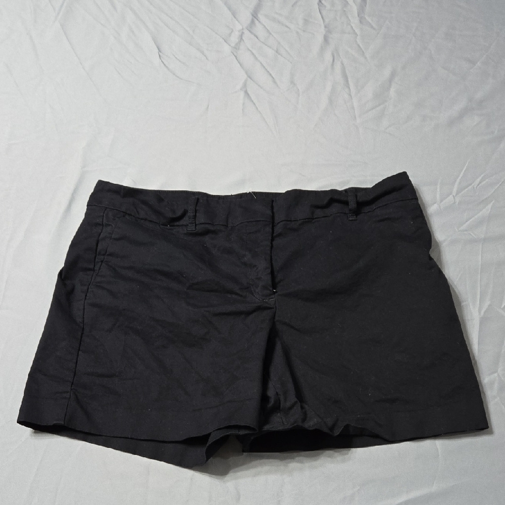 Ann Taylor  Sz 14 Womens Black Flat Front Shorts